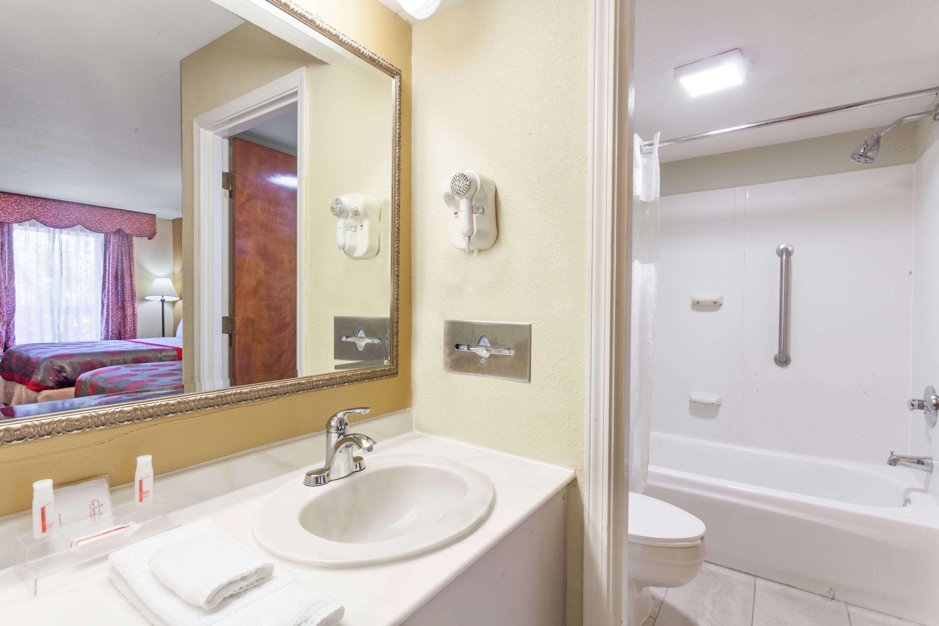 Ramada By Wyndham Lebanon Hotell Eksteriør bilde
