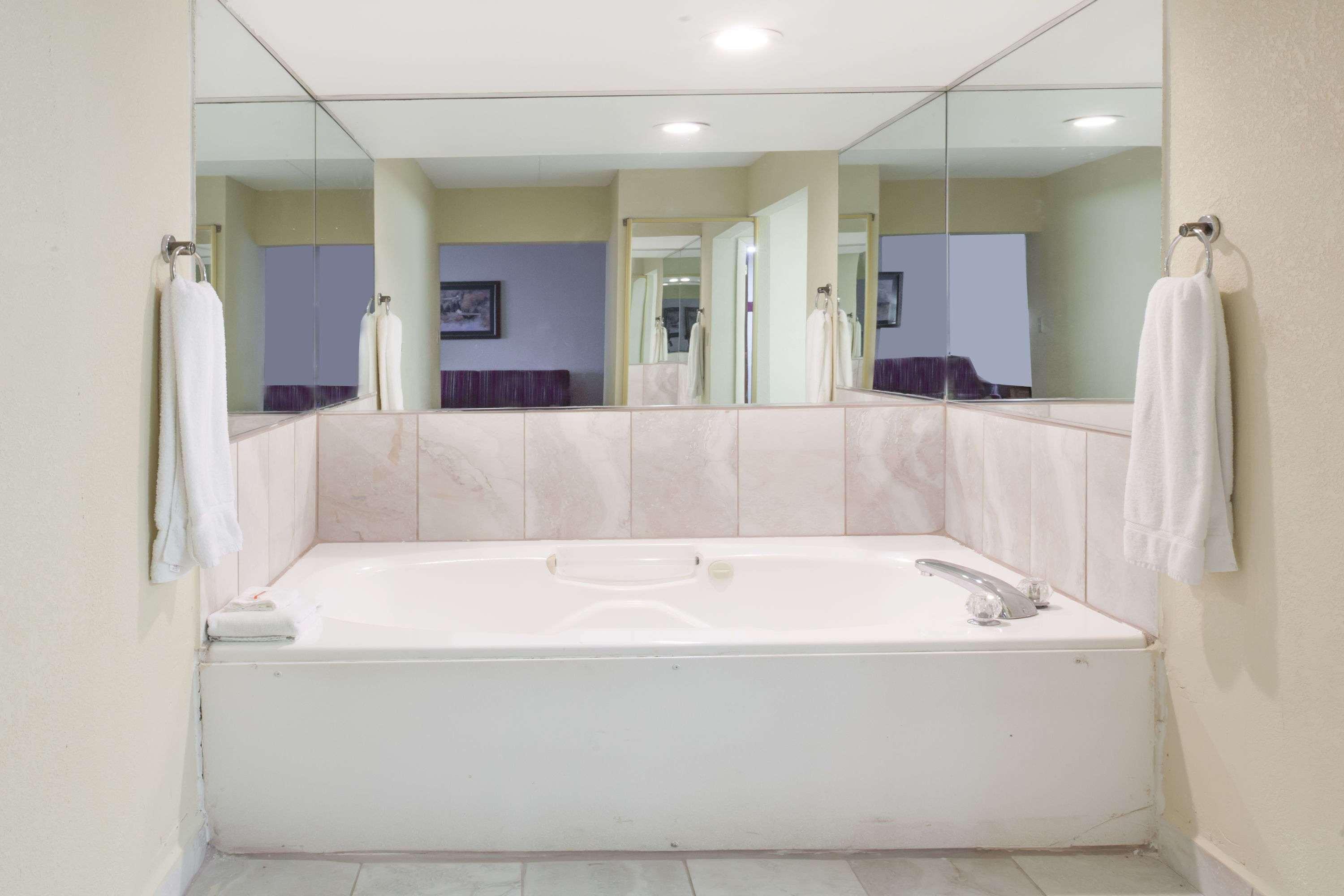 Ramada By Wyndham Lebanon Hotell Eksteriør bilde